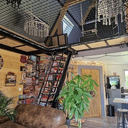 Chalet Industriel Avec Filet Et Spa Sorigny エクステリア 写真