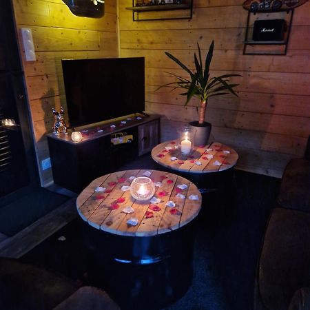 Chalet Industriel Avec Filet Et Spa Sorigny エクステリア 写真