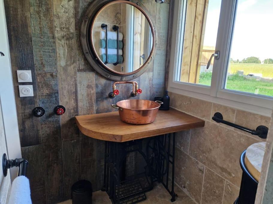 Chalet Industriel Avec Filet Et Spa Sorigny エクステリア 写真