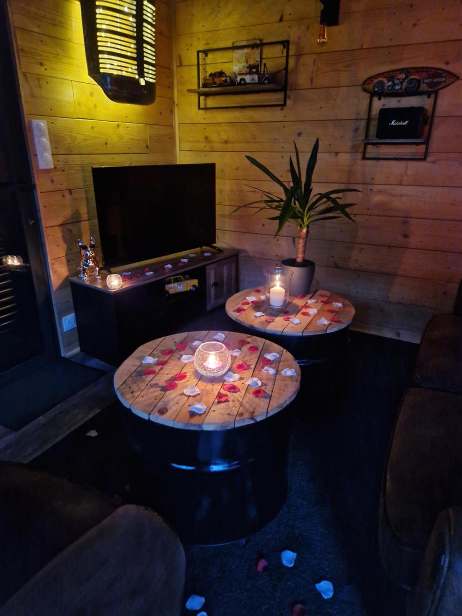 Chalet Industriel Avec Filet Et Spa Sorigny エクステリア 写真